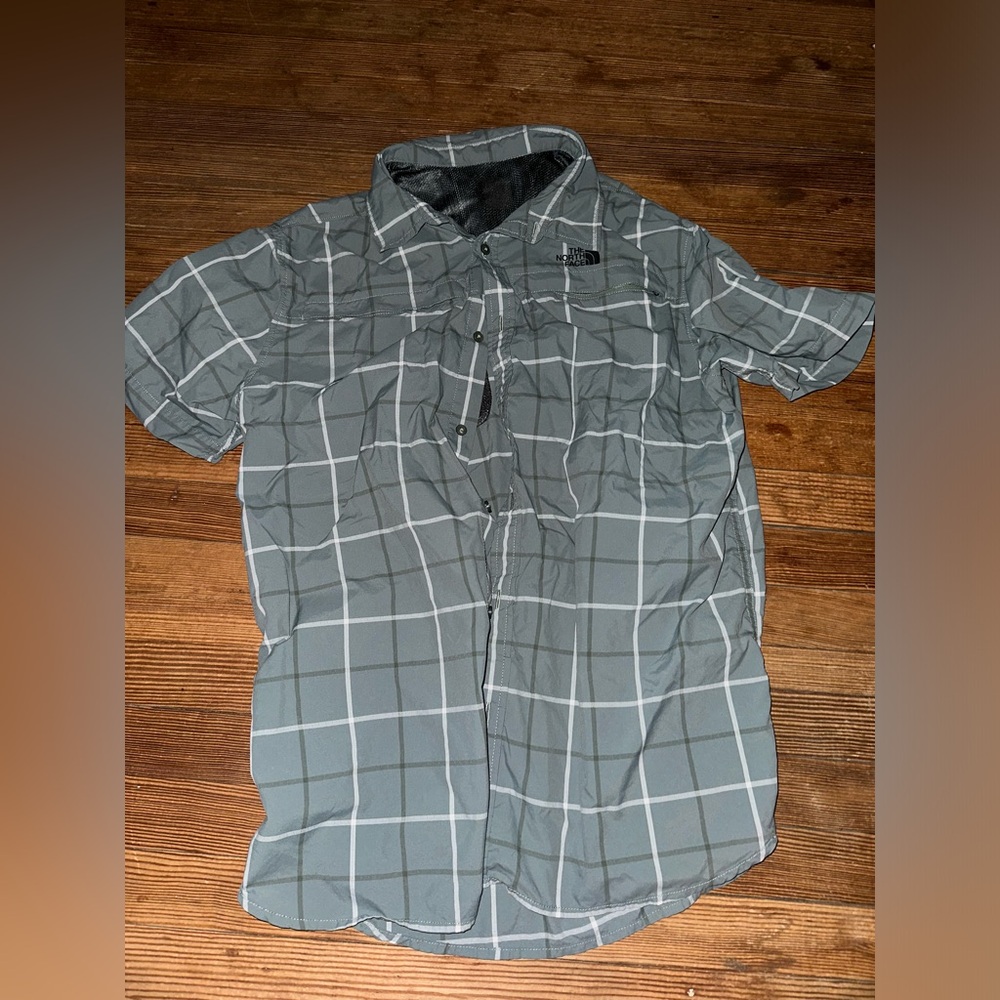 Men’s The North Face shirt
